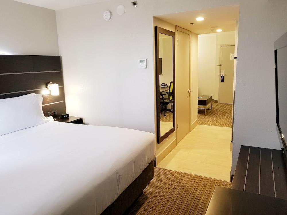 Holiday Inn Express Hotel & Suites Miami - Hialeah By Ihg Esterno foto