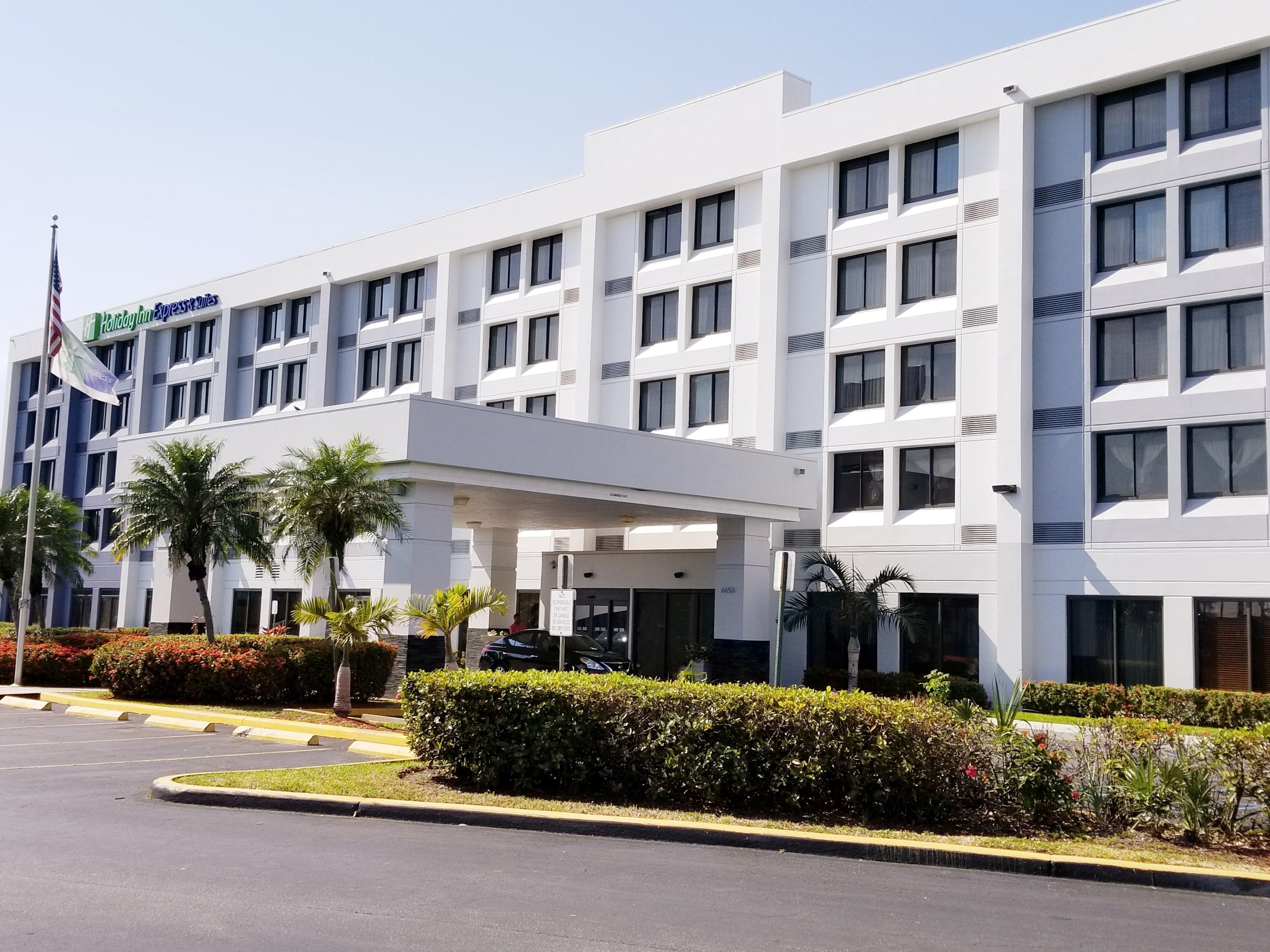 Holiday Inn Express Hotel & Suites Miami - Hialeah By Ihg Esterno foto