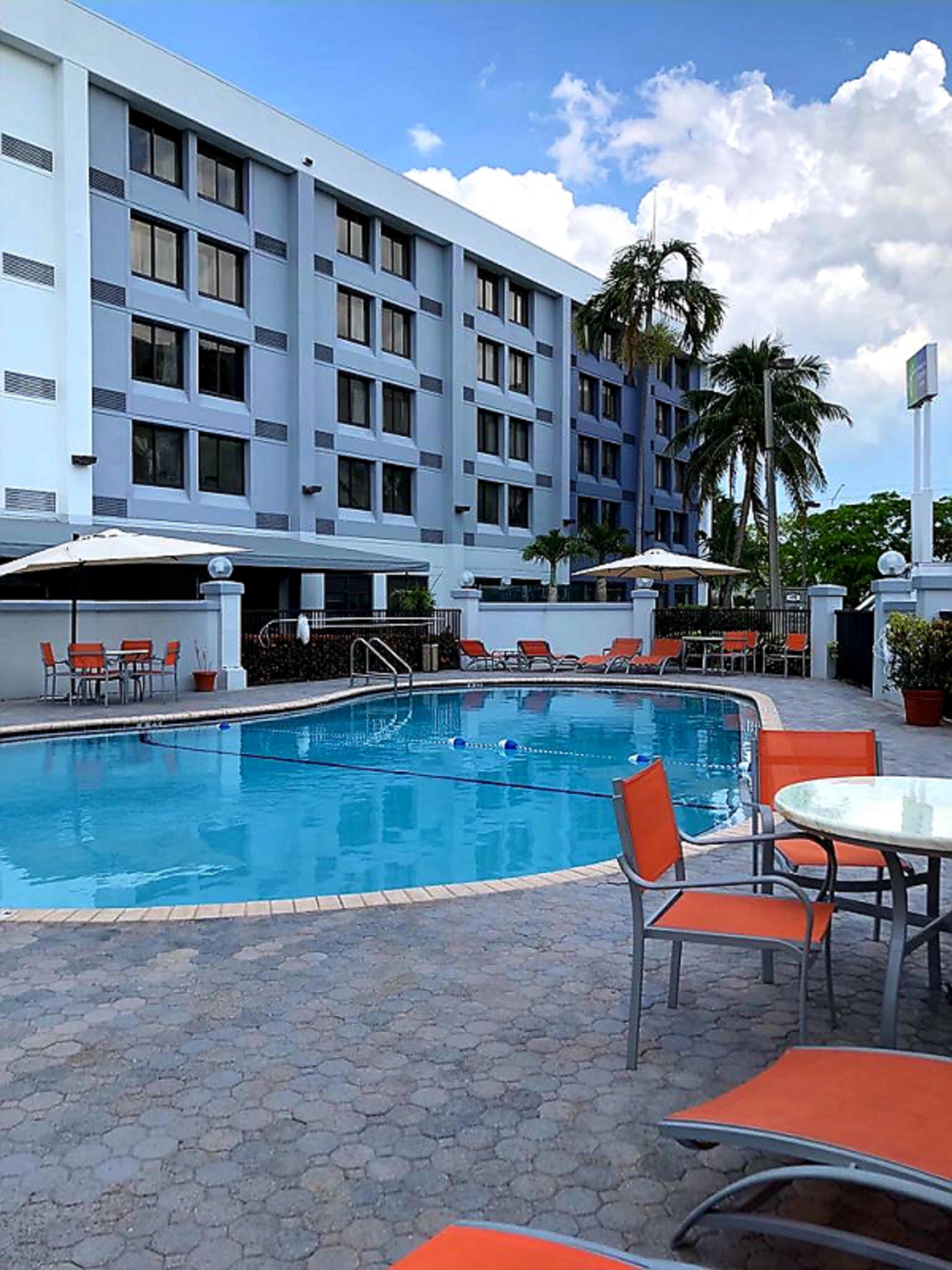 Holiday Inn Express Hotel & Suites Miami - Hialeah By Ihg Esterno foto