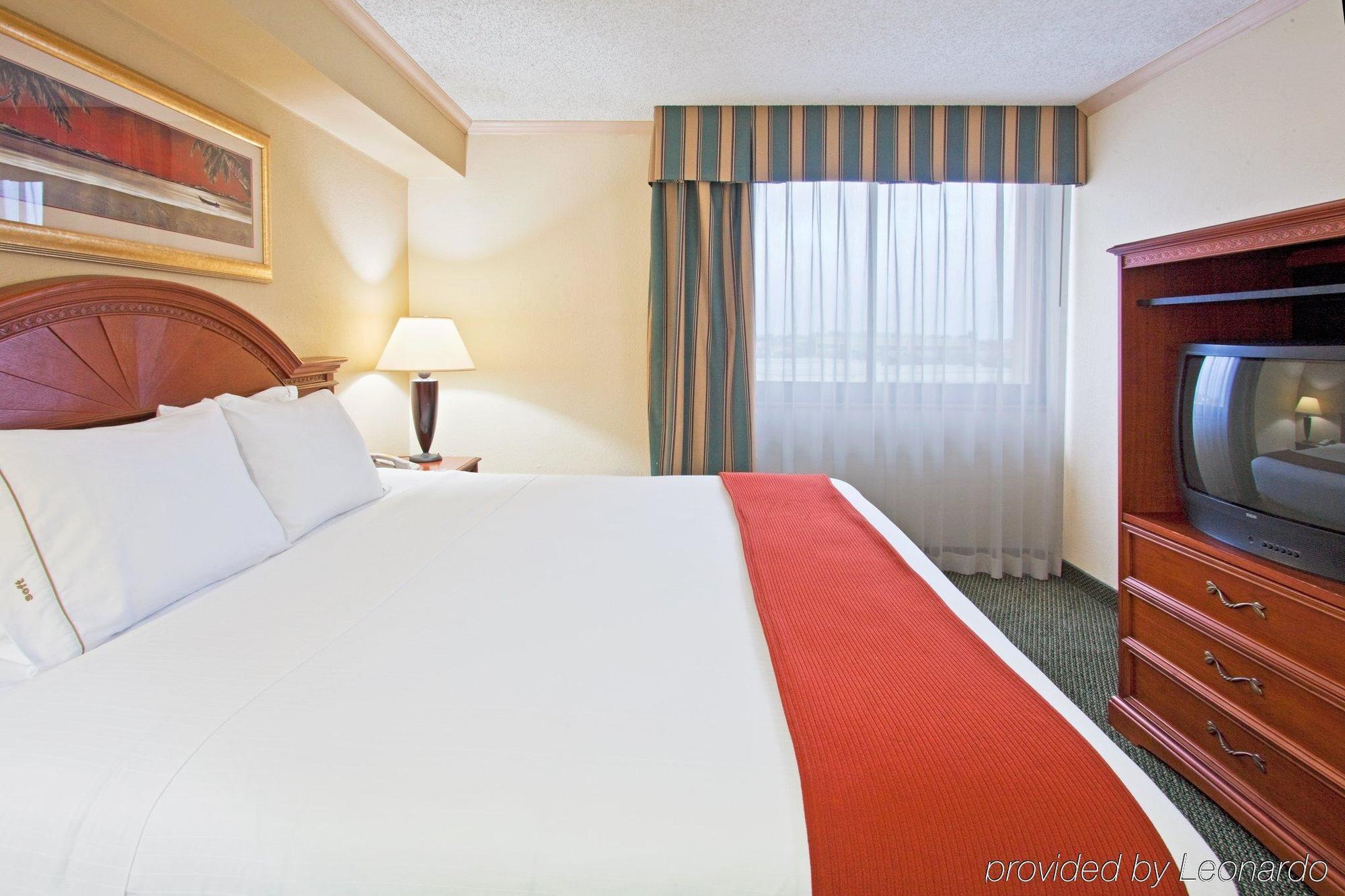 Holiday Inn Express Hotel & Suites Miami - Hialeah By Ihg Esterno foto