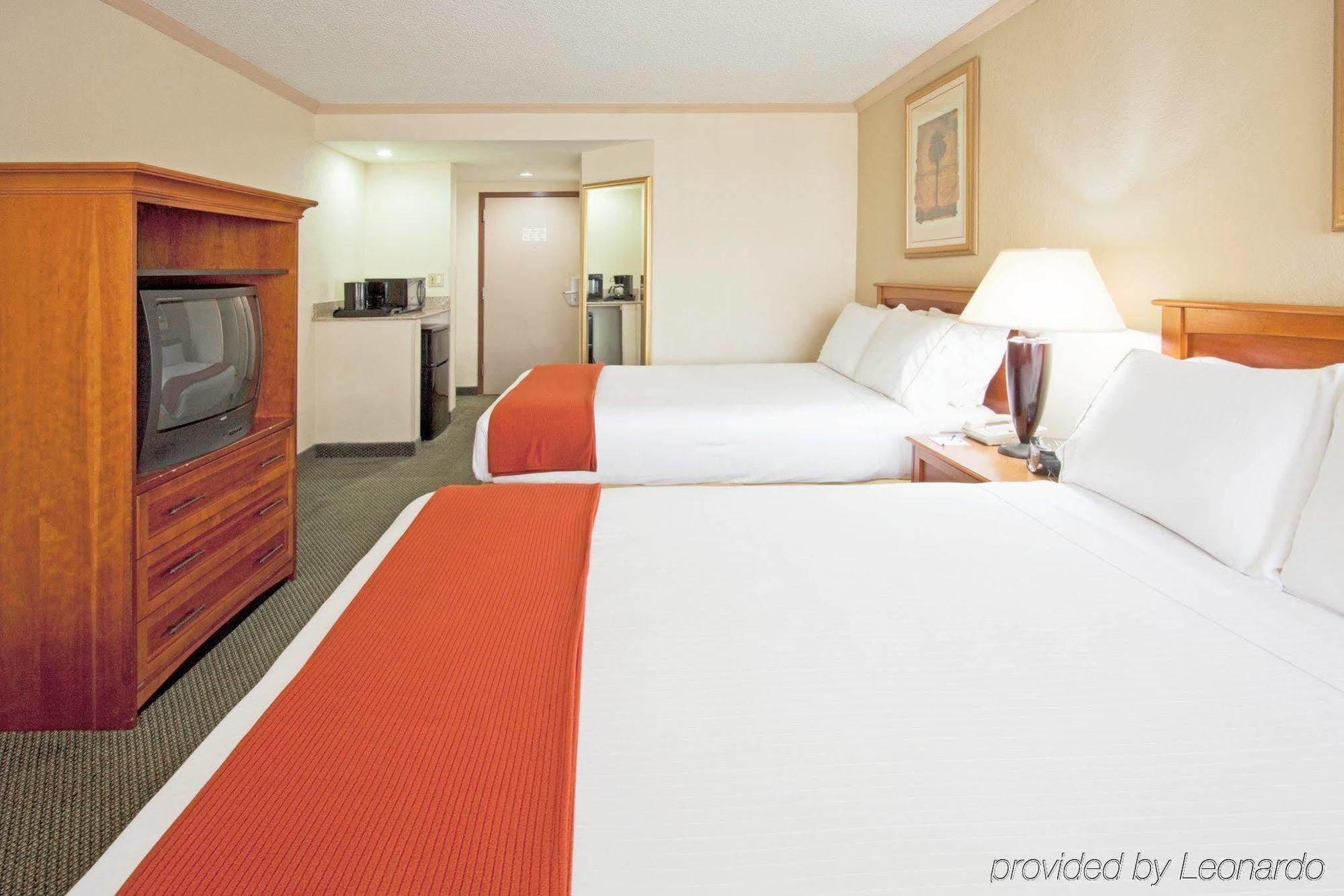 Holiday Inn Express Hotel & Suites Miami - Hialeah By Ihg Esterno foto