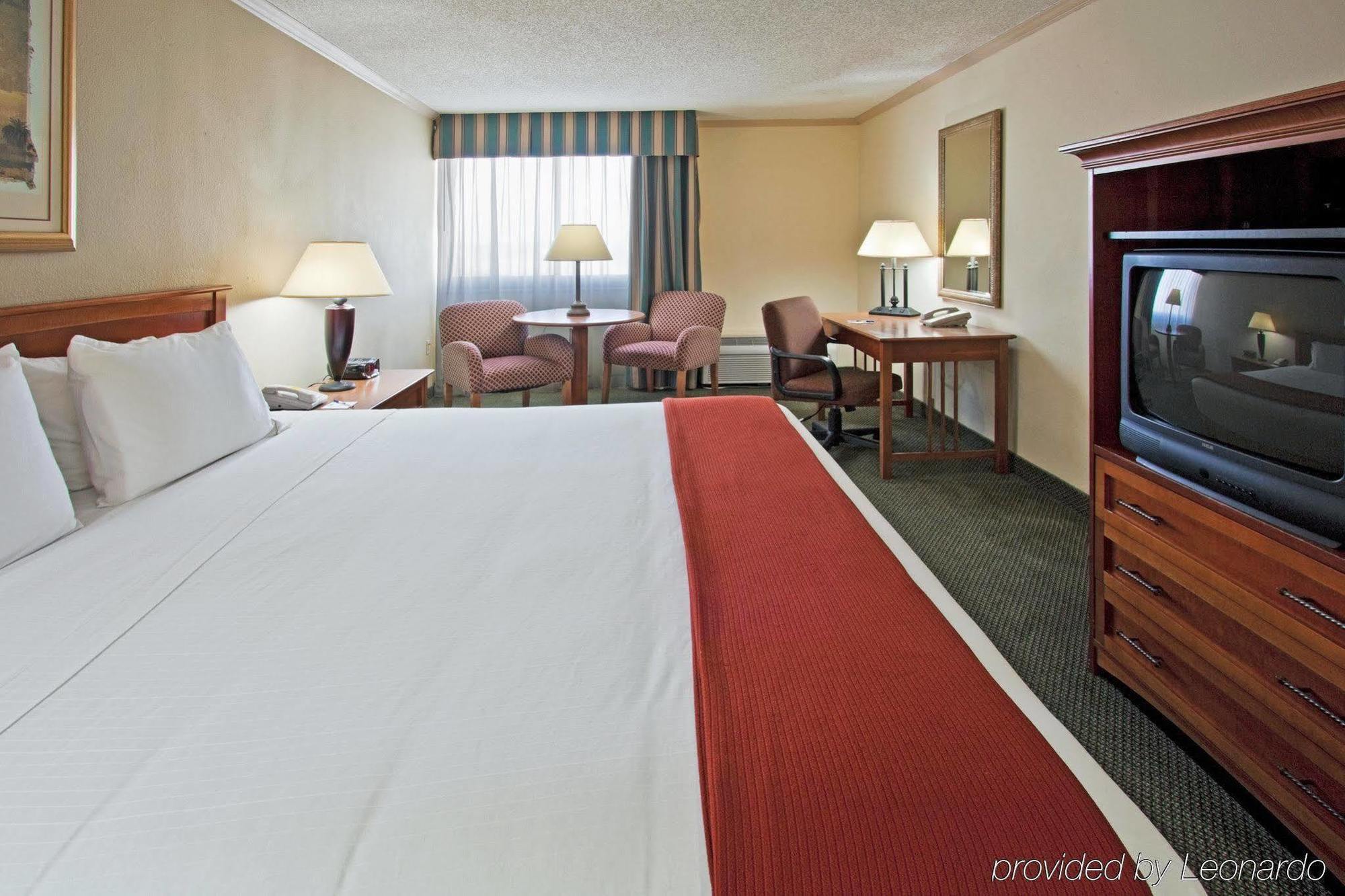 Holiday Inn Express Hotel & Suites Miami - Hialeah By Ihg Esterno foto