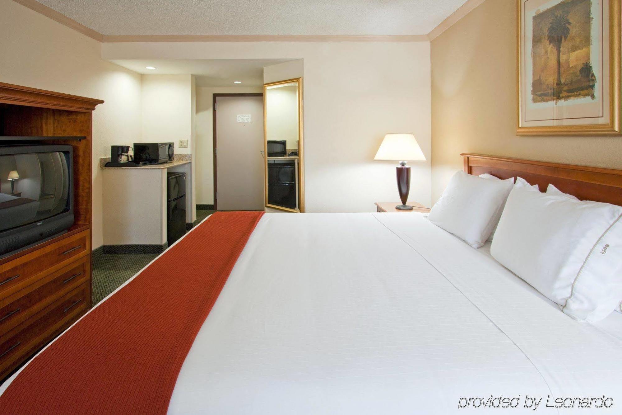 Holiday Inn Express Hotel & Suites Miami - Hialeah By Ihg Esterno foto