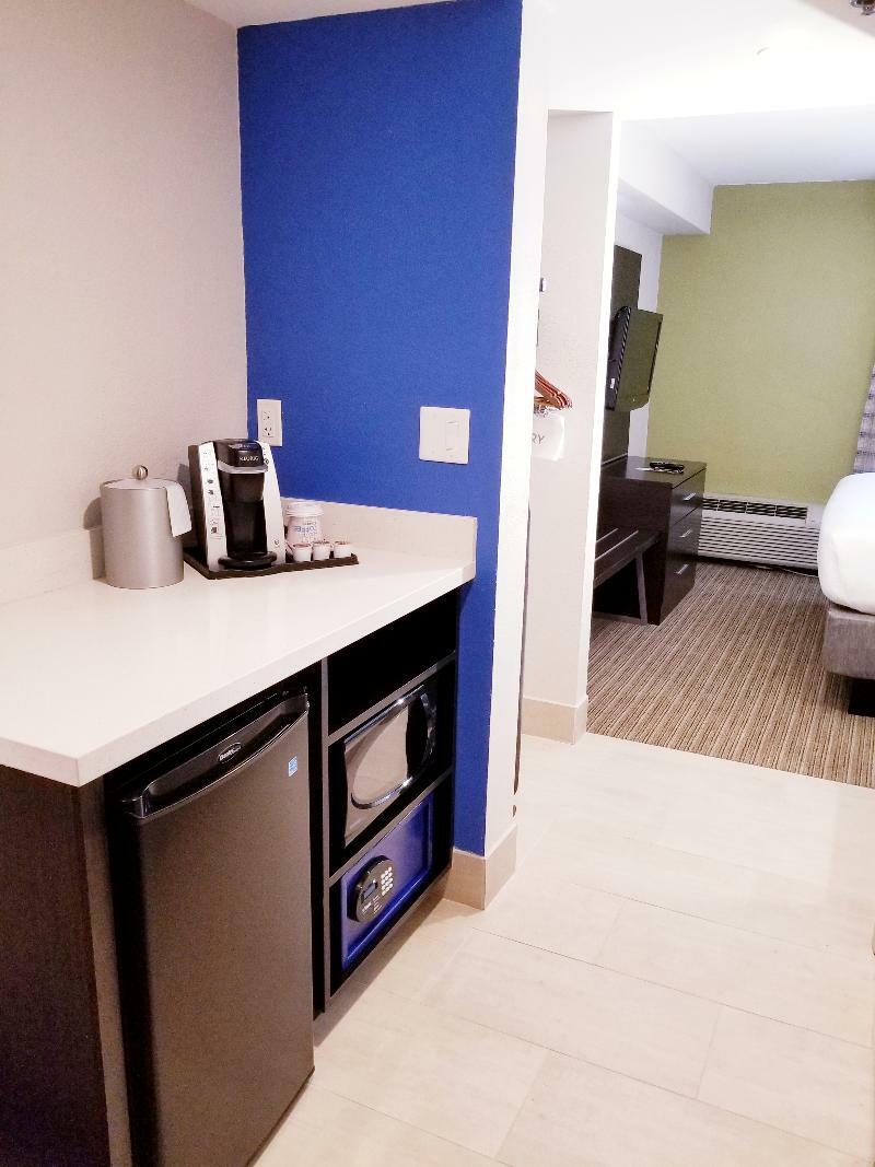 Holiday Inn Express Hotel & Suites Miami - Hialeah By Ihg Esterno foto